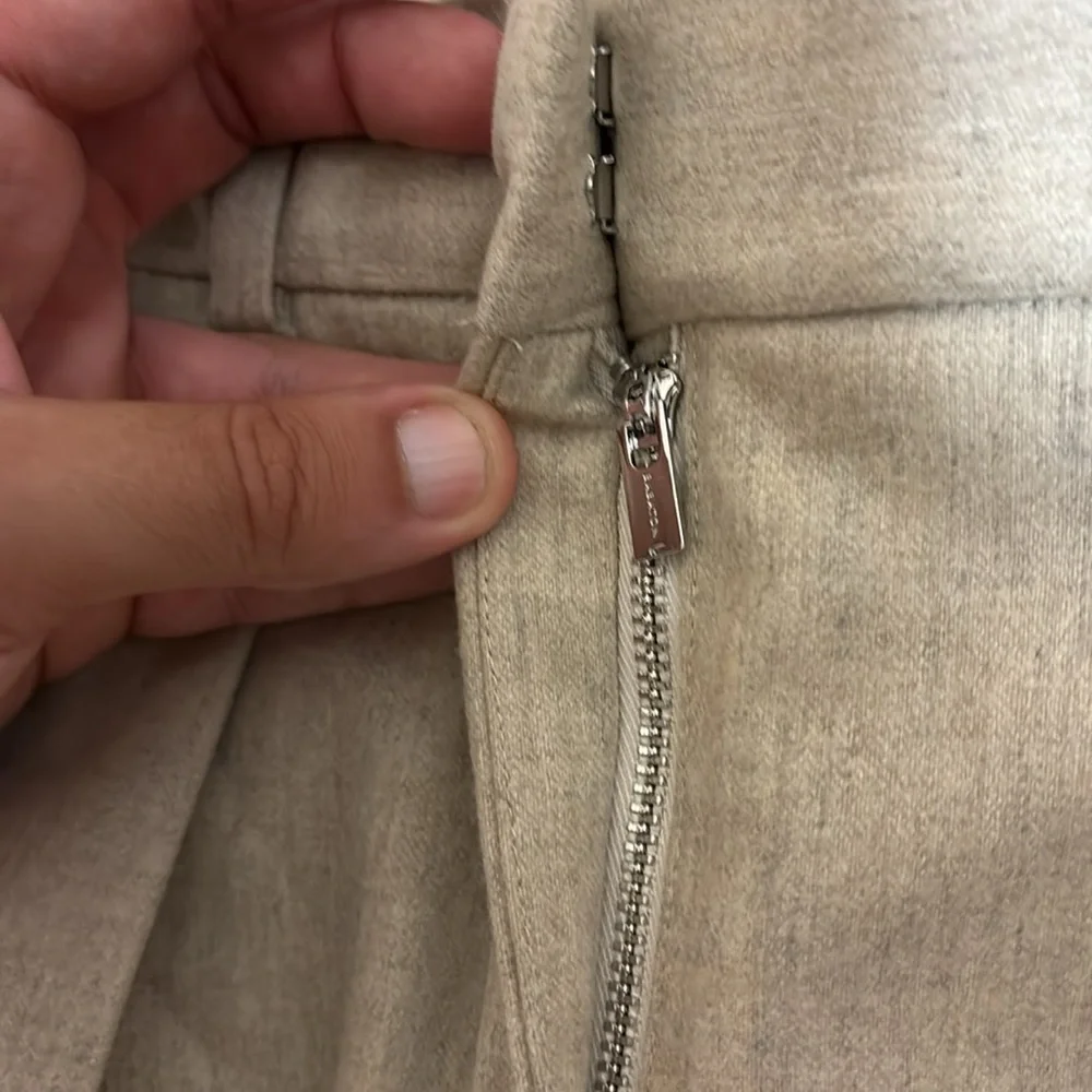 Aritzia - Babaton Pleated Wool Straight Leg Pants - Picture 3 of 8